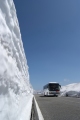 185KB雪の壁とバス.jpg